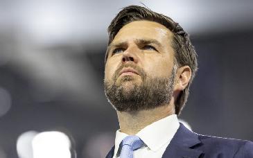 Vance enfrenta críticas en campus por guerra con Irán y ataques de Trump al Papa en evento con baja asistencia