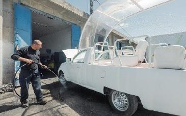 Presentan en Belén el papamóvil convertido en clínica para atender a niños de Gaza