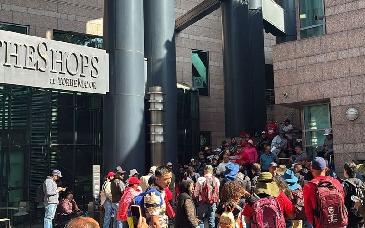 CNTE protesta frente a sedes de las principales Afores en Paseo de la Reforma