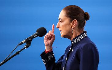 Sheinbaum propone en Barcelona rechazar intervención en Cuba y redirigir gasto militar a reforestación