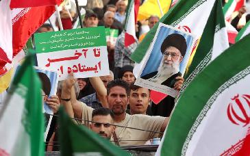 Gobierno iraní muestra fuerza en las calles y mantiene diálogo con EU