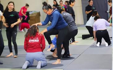 Mujeres sonorenses participan en clínica gratuita de defensa personal impulsada a nivel nacional
