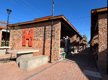 Entregan nuevo Mercado Público en Bahía de Kino para fortalecer la actividad económica local