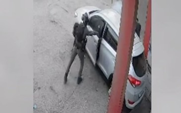 Israel investiga a policía por lanzar granada a vehículo con jóvenes palestinos