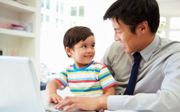 Padres emprendedores apuestan por delegar para equilibrar negocio y familia