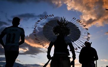 Miles de indígenas exigen en Brasil mayor protección de tierras ancestrales