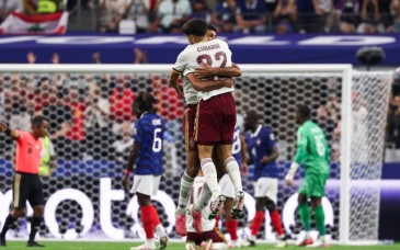 España derrota a Francia y vuelve a una final mundialista tras 16 años