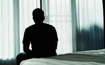 La soledad masculina: una crisis silenciosa que cuesta miles de millones a la economía