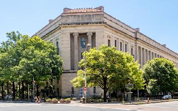 El gobierno de EU no imputó a cercanos de Epstein, pese a ser denunciados