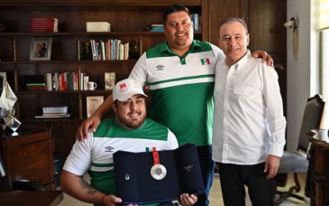 DIF Sonora recibe tres vehículos adaptados para fortalecer atención a personas con discapacidad