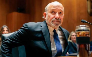 Maxwell se ampara en la Quinta Enmienda y ofrece exculpar a Trump a cambio de clemencia