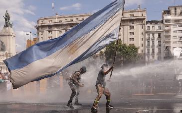 Congreso argentino votará reforma laboral de Milei; inicia huelga general