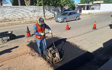 Continúa Ayuntamiento de Hermosillo este viernes con jornadas de bacheo