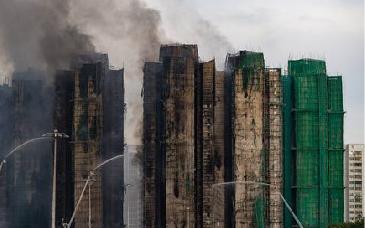 Incendio en Hong Kong deja al menos 36 muertos y 279 desaparecidos