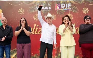 Alfonso Durazo comparte Navidad y entrega regalos a niñas y niños del Internado J. Cruz Gálvez y Jineseki