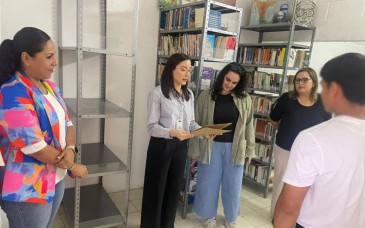 Consulado de EU dona 300 libros a adolescentes del ITAMA en Hermosillo