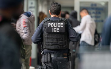 ICE supera las 2 mil detenciones de migrantes en un solo día por orden de Trump