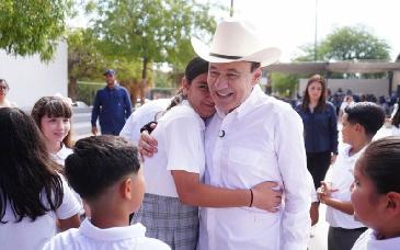 Garantiza Alfonso Durazo uniformes escolares desde el primer día del ciclo 2025-2026