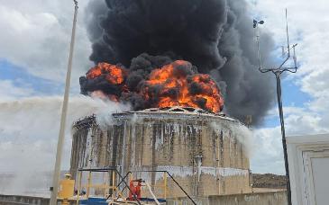 Restos de misil impactan refinería en Haifa; Israel descarta daños mayores