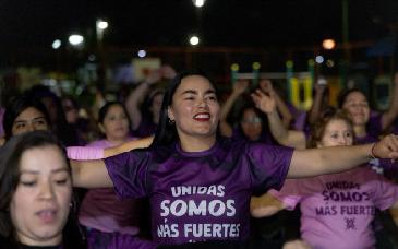 Más de 200 mujeres participan en clase masiva de zumba por el Día de la Mujer en Hermosillo
