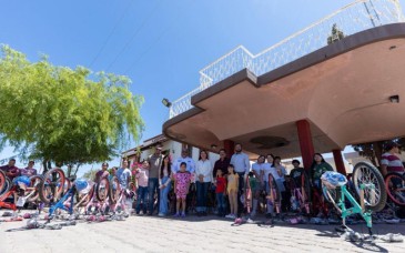 Gobierno de Sonora entrega bicicletas a estudiantes de cuatro municipios