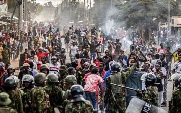 Policía de Kenia dispersa protesta contra centro de cuarentena por ébola