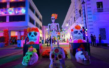 Se ilumina Plaza Zaragoza con el inicio del Tradicional Festival de Día de Muertos en Hermosillo