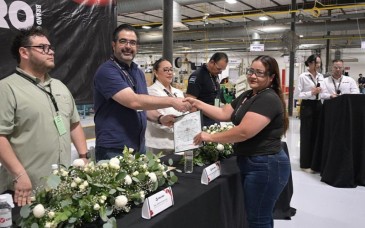 Icatson capacita a trabajadores de empresa manufacturera en Agua Prieta