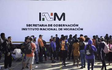 Suspende el INM traslado de migrantes por falta de dinero