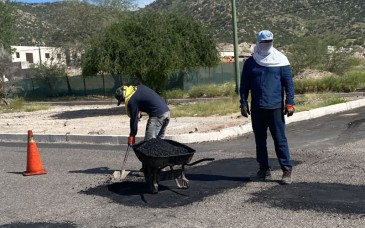 Realizan trabajos de bacheo en varios sectores de Hermosillo