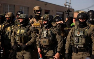 Ciudadano demanda al ICE por enviar agentes a su casa tras correo crítico