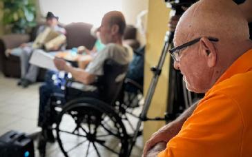 ISAAM lleva talleres musicales a asilos para mejorar la calidad de vida de adultos mayores