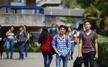 Crece matrícula universitaria, pero baja el gasto por estudiante: CEFP