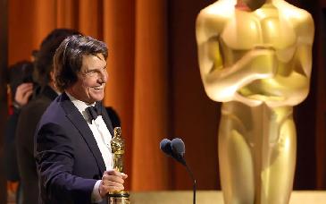 Tom Cruise recibe Oscar honorario por su trayectoria