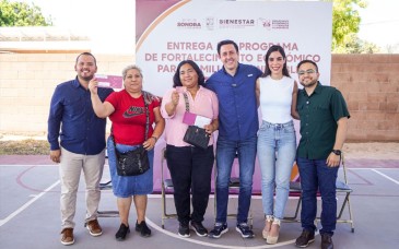 Entregan apoyos económicos a 205 familias vulnerables de Bahía de Kino