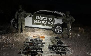 Mesa Estatal de Seguridad decomisa armas de alto poder y camioneta robada en Navojoa