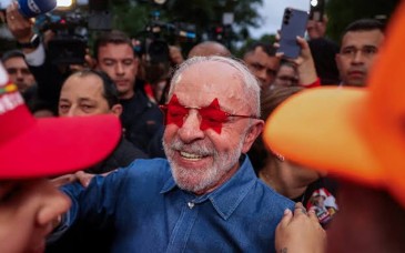 Tras su reelección, presidente brasileño cumple 81 años y promete trabajar 24 horas por Brasil