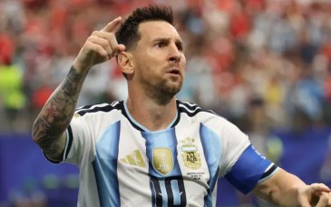 Messi hace historia y clasifica a Argentina a dieciseisavos