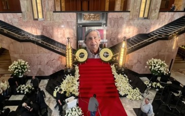 Bellas Artes recibe el féretro de Cuauhtémoc Cárdenas entre aplausos