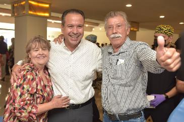 Adultos mayores reciben prótesis dentales en Hermosillo