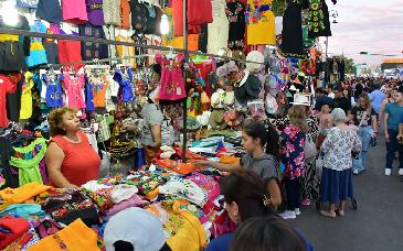 Ayuntamiento regula comercio en vía pública por Día de las Madres