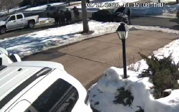 Acusan a agentes mujeres de ICE de simular falla mecánica para emboscar a hombre en Minesota