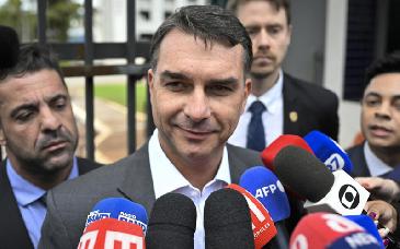 Diputados de Brasil avalan polémica reducción de pena a Bolsonaro