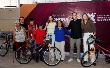 Entregan 100 bicicletas a jóvenes de comedores comunitarios en Sonora