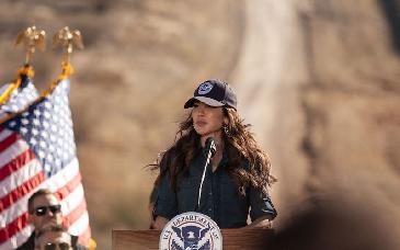 Kristi Noem asegura que EU tiene la frontera “más segura de su historia” y presume cero cruces irregulares