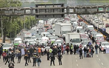 Agricultores y transportistas reanudan diálogo con Segob tras bloqueos en CDMX